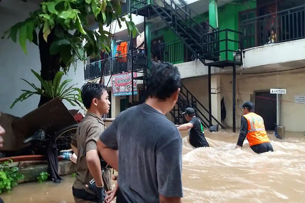 2 Warga Cipinang Melayu Tewas Tersengat Listrik, Ketinggian Banjir Lebih dari 3 Meter