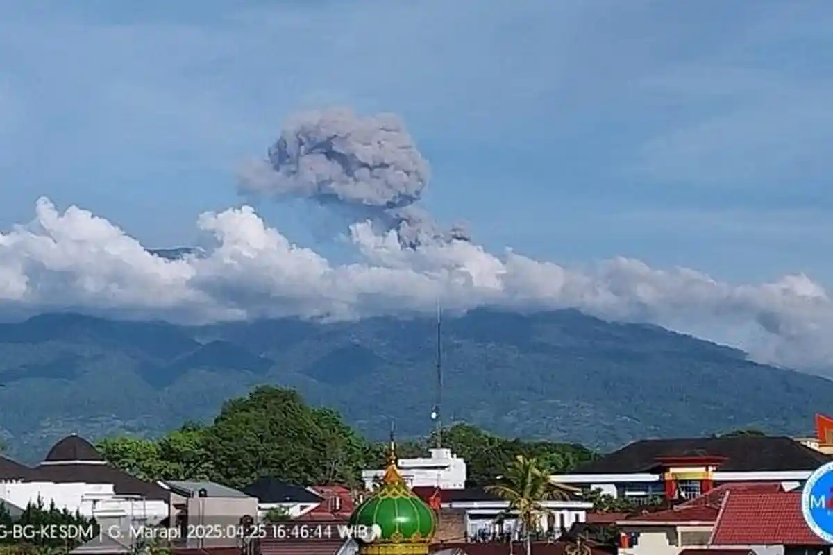 BREAKING NEWS: Gunung Marapi Erupsi Lagi Jumat Sore, Sudah Dua Kali dalam Sehari