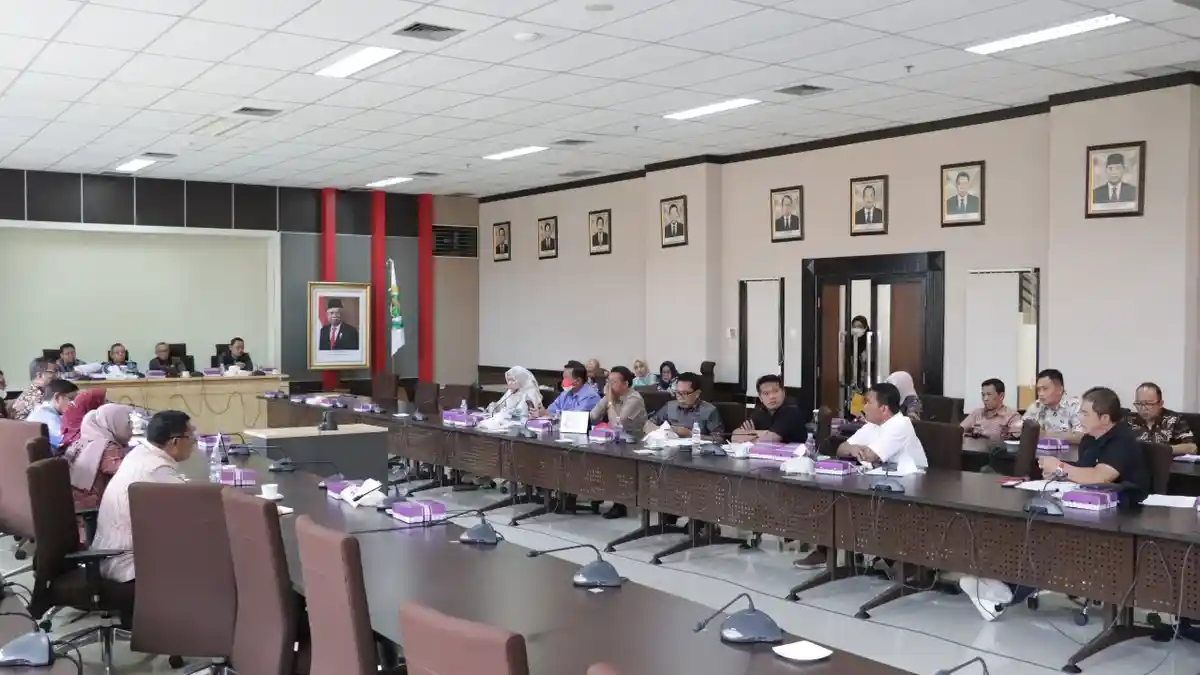 Banggar DPRD Kaltim dan TAPD Rapat Bersama Bahas Rancangan KUA-PPAS APBD 2023
