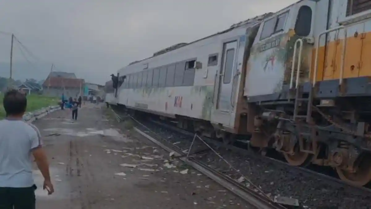 Imbas Kecelakaan Kereta di Bandung, Jalur KA Dialihkan Memutar, Waktu Perjalanan Tambah 3 Jam