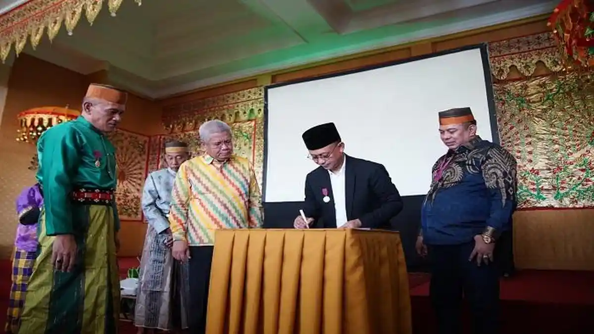 Resmikan Rumah Adat Bugis, Edi Kamtono: Perkaya Khasanah Budaya di Pontianak