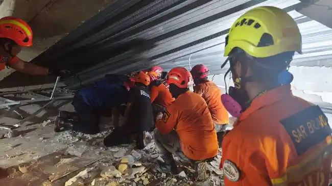 Cerita NA Santri Ponpes Al Khoziny Tangannya Diamputasi di Lokasi, Keluarga Sempat Protes Tak Setuju