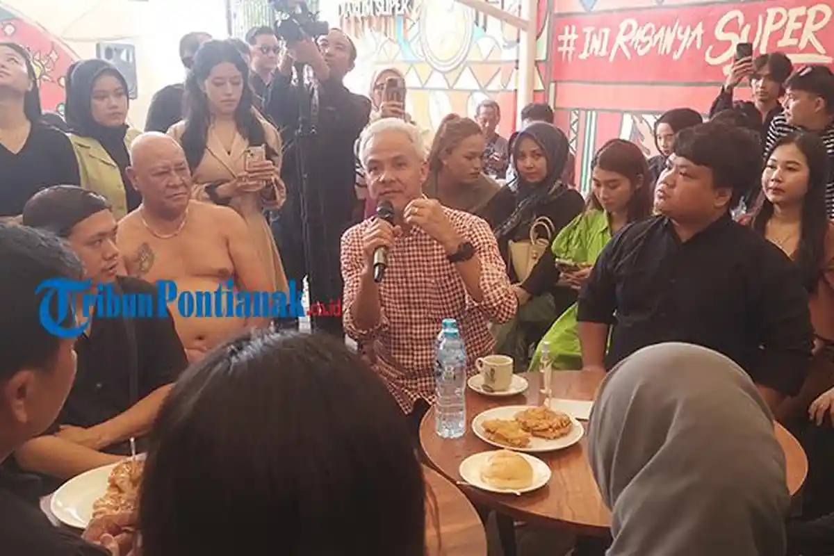 Ke Pontianak, Ganjar Pranowo Nikmati Kopi Asiang dan Pisang Goreng Srikaya