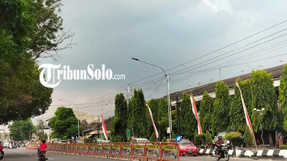 Prakiraan Cuaca Solo Raya 1 September 2022 : Berawan Pagi-Malam Hari, Siapkan Payung dan Jas Hujan