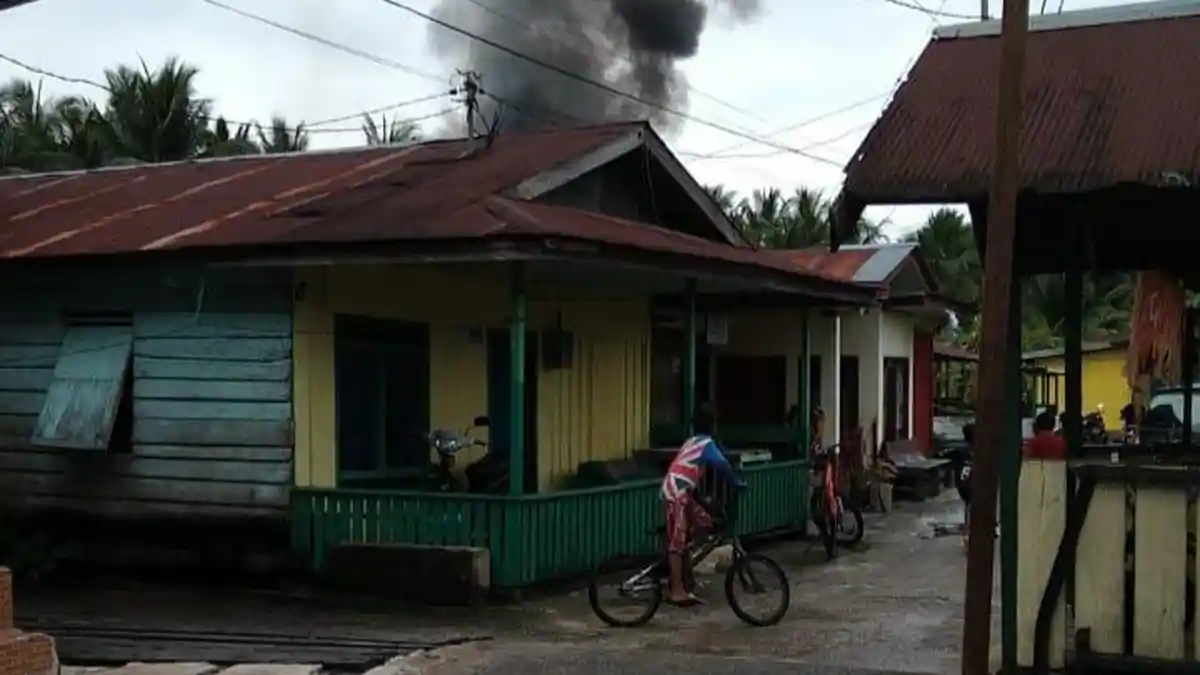 Libur Lebaran Berubah Jadi Kepanikan, 2 Rumah di Desa Gas Alam Muara Badak Hangus Terbakar
