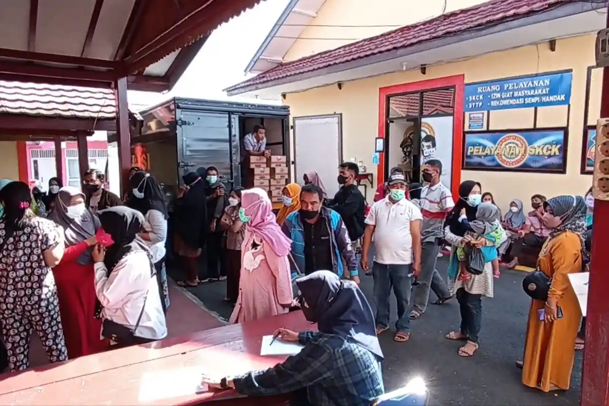 Kakek 65 Tahun di Rejang Lebong Tempuh Jarak 19 Kilometer untuk Minyak Goreng Gratis