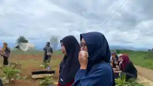 korban-longsor-cisarua-pemakaman-massal.jpg