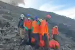 Sulitnya Evakuasi Korban Tewas Erupsi Gunung Marapi