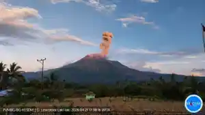 Gunung-Lewotobi-Laki-Laki-di-Kabupaten-Flores-Timur-ok.jpg