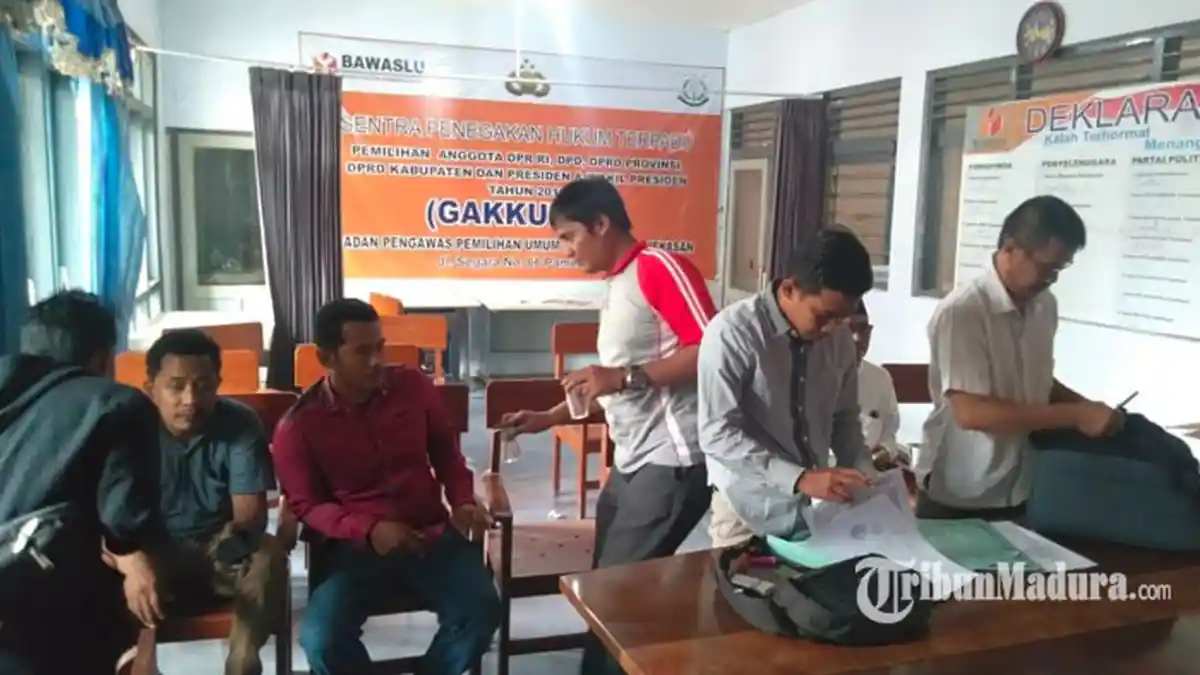 Endus Kecurangan, Timses Caleg DPRD Pamekasan Laporkan Dua Dugaan Pelanggaran Sekaligus ke Bawaslu