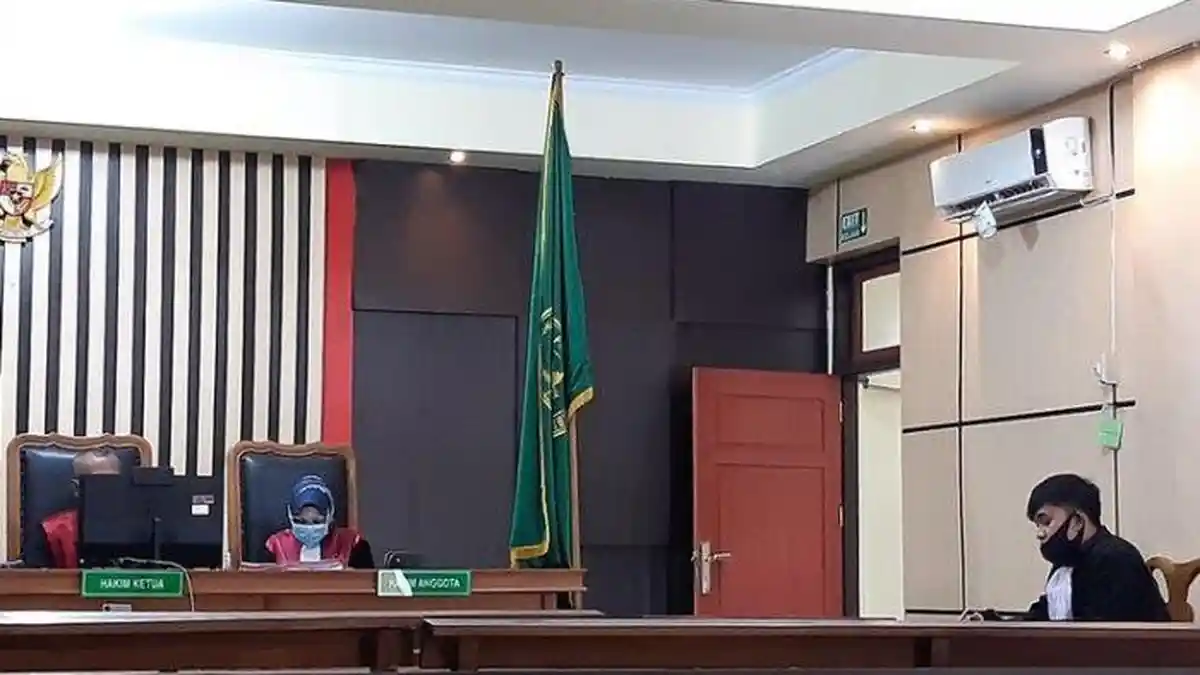 Tak Terima Disuruh Ngepel dan Dibangunkan Pakai Kaki, Pria Ini Tikam Teman hingga Tewas