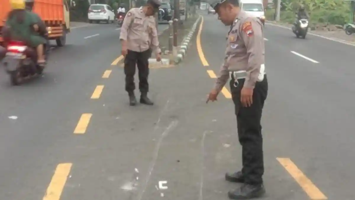 Kecelakaan Maut, 2 Orang Tewas, Truk Tabrak Motor yang Hendak Belok Kanan