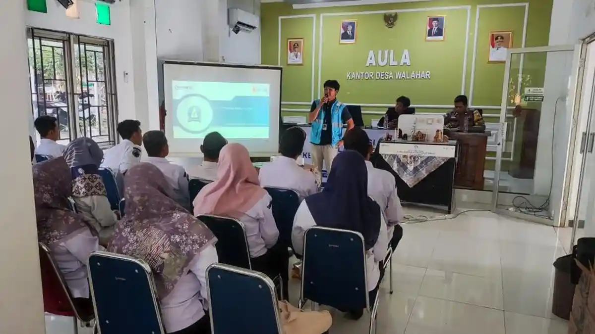 PLN UID Jabar Imbau Warga Jaga Jarak Aman Dekorasi dari Jaringan Listrik