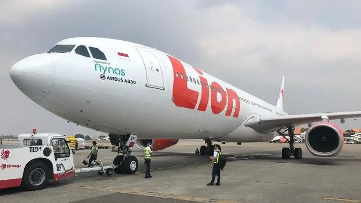 Lulusan SMA di Kupang Medan Makasar Ada Lowongan Kerja Pramugara/i Lion Air, Daftar Online