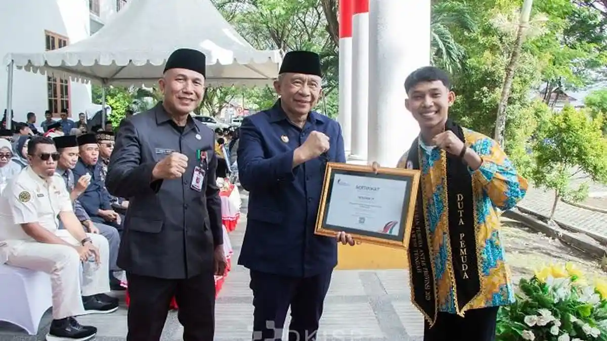 Sumpah Pemuda, Wabup Banggai Beri Penghargaan Hendrik, Wakil Sulteng di Program PPAP