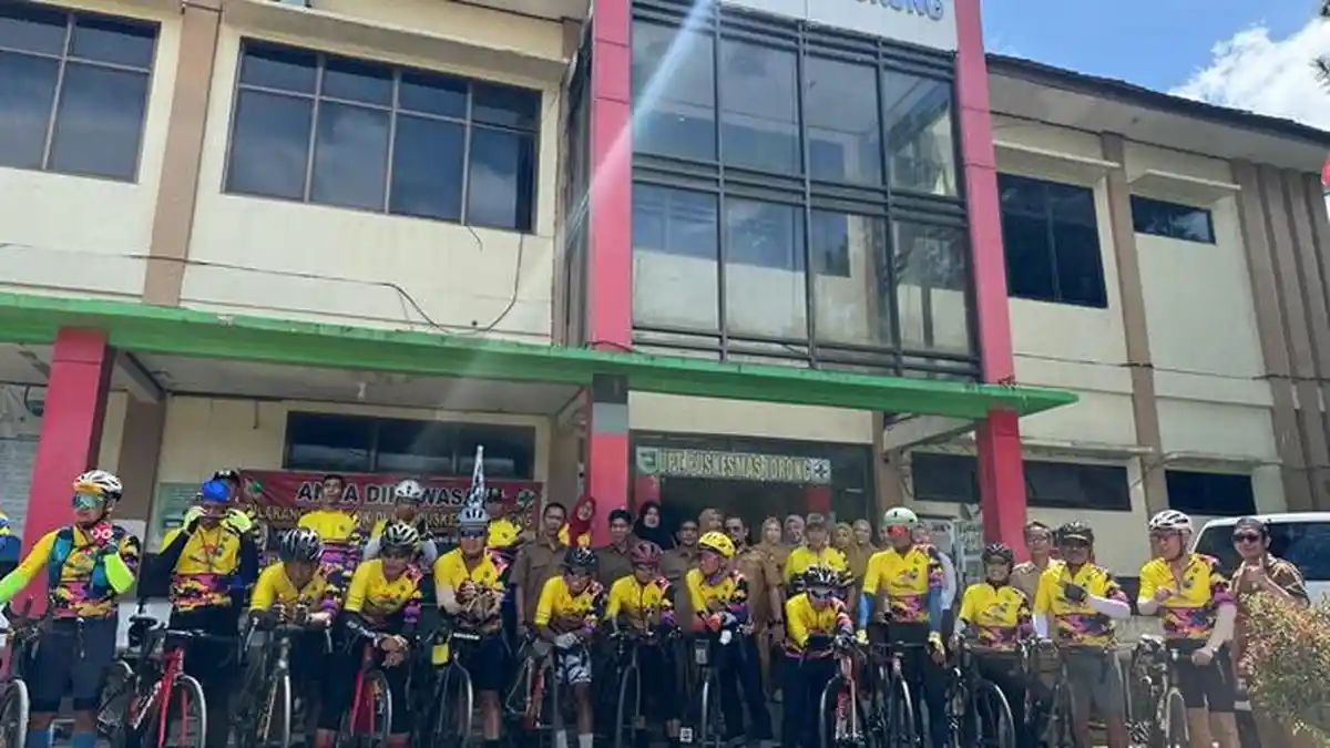 Jenderal Purnawirawan Gowes Jakarta-IKN, Singgah dan Berbagi Pengalaman di Puskesmas Jorong