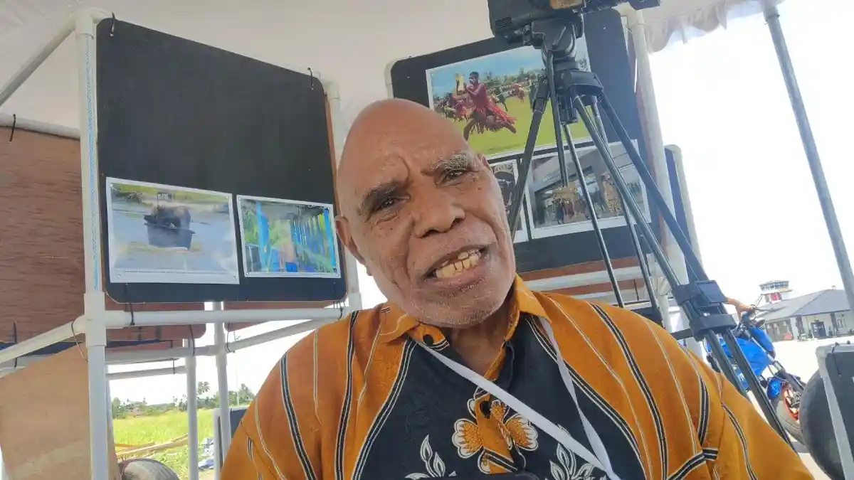Wolas Krenak: Wartawan Papua yang Menembus Istana dan Menjaga Suara Pinggiran