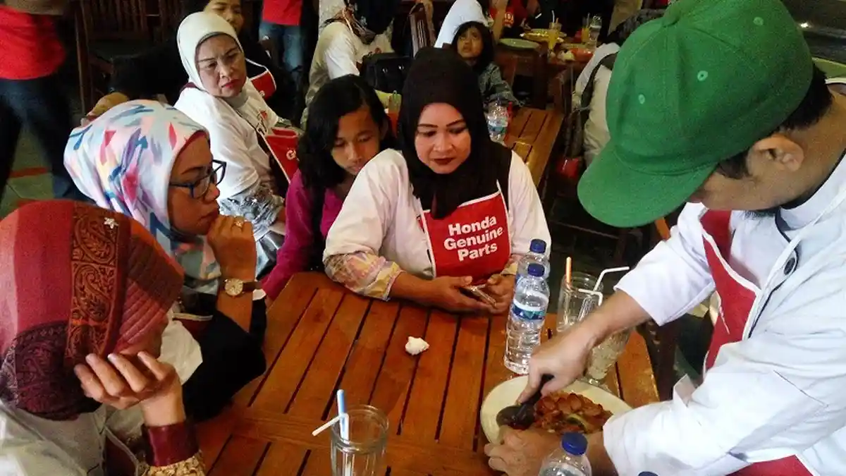 Lima Diler Motor Honda Ini Meriahkan Hari Pelanggan Lewat Lomba Membuat Pizza