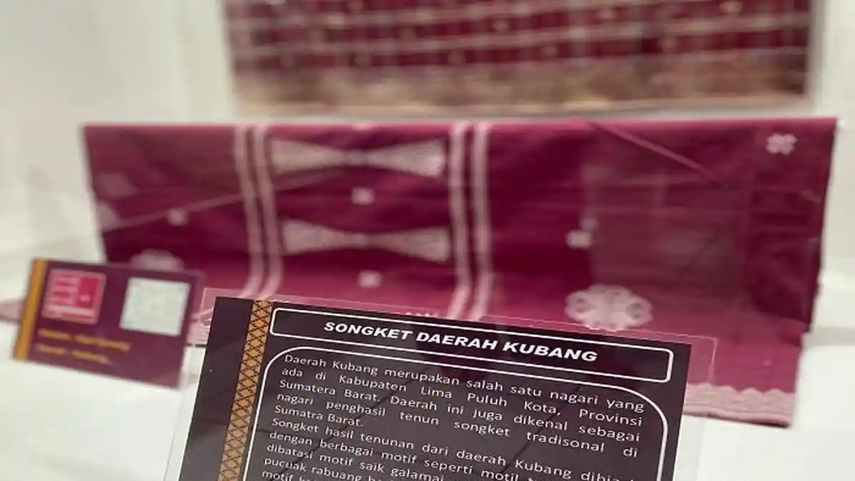 Tenun Kubang Hasilkan Songket dengan Motif, dan Warna yang Lebih Variatif
