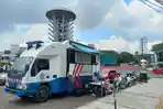 mobil-pelayanan-sim-keliling-saat-berada-di-dekat-tugu-baja-landmark-kota-cilegon.jpg