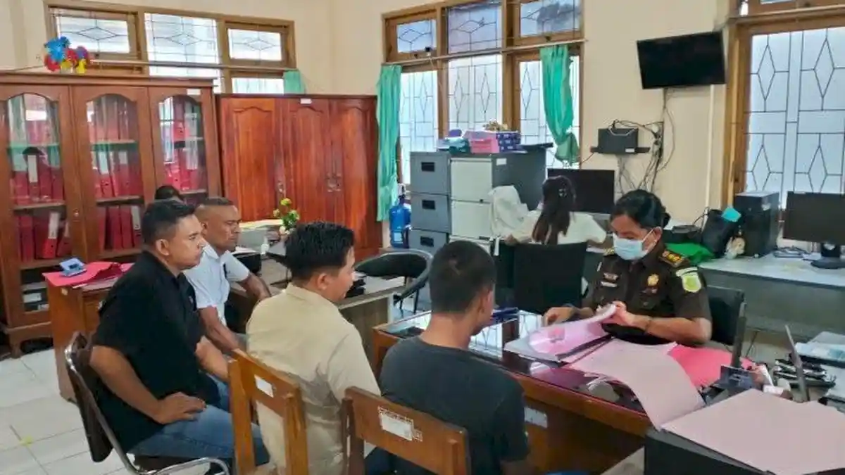 Dua Tersangka Kasus Pencabulan Dilimpahkan Polsek Kota Lama ke Kejari Kota Kupang - Pos-kupang.com