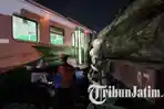 Truk-muat-kayu-tertabrak-Kereta-Api-Jenggala-di-Gresik.jpg
