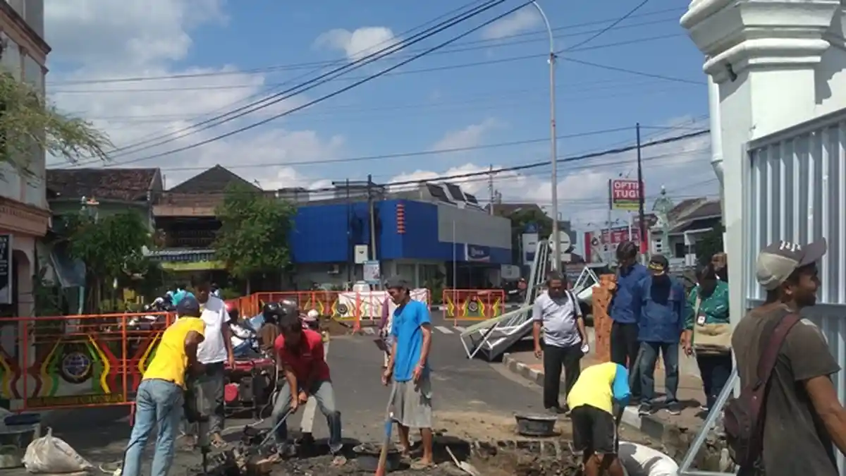 Ruas Jalan Pojok Beteng Kulon Ditutup, Ini Beberapa Jalur Alternatif yang Bisa Dilalui