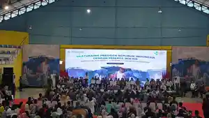 Presiden-Jokowi-saat-bersilaturahmi-bersama-masyarakat-penerima-manfaat.jpg
