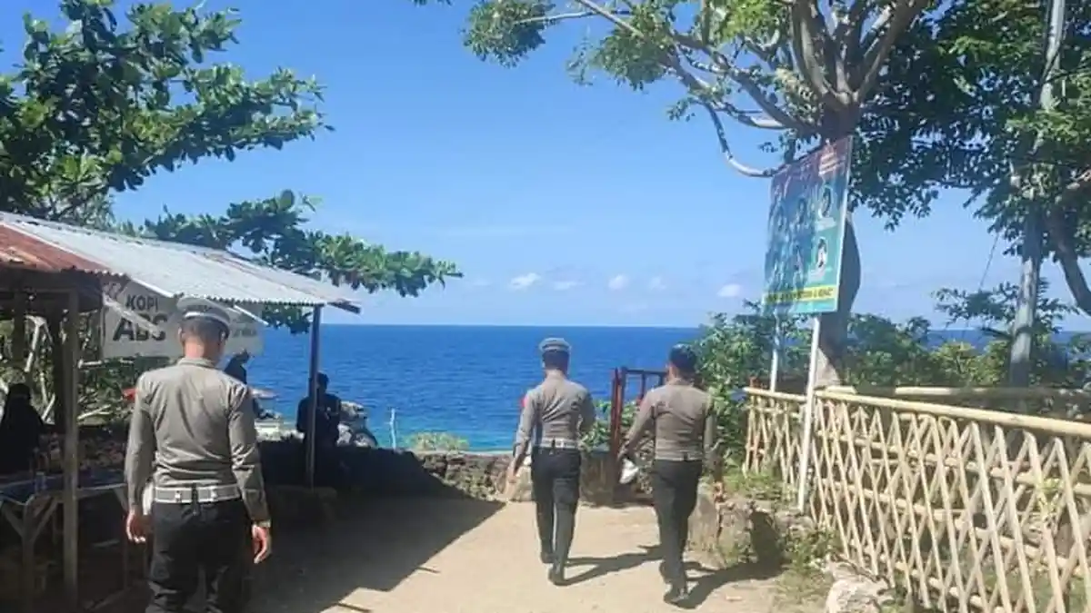Antisipasi Kejahatan, Polisi Patroli di Kawasan Objek Wisata di Majene