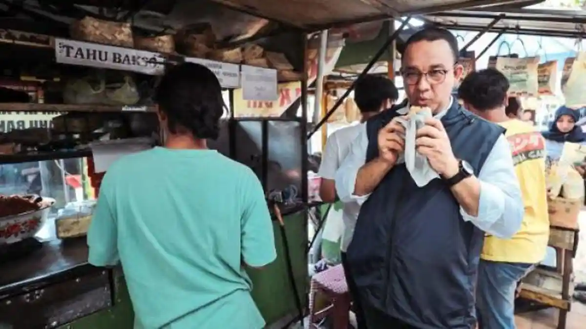 Anies Baswedan Beli Oleh-oleh Bandeng dan Tahu Bakso di Semarang