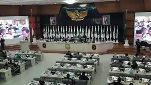 Suasana-rapat-paripurna-di-Kantor-DPRD-Jabar-Kota-Bandung.jpg