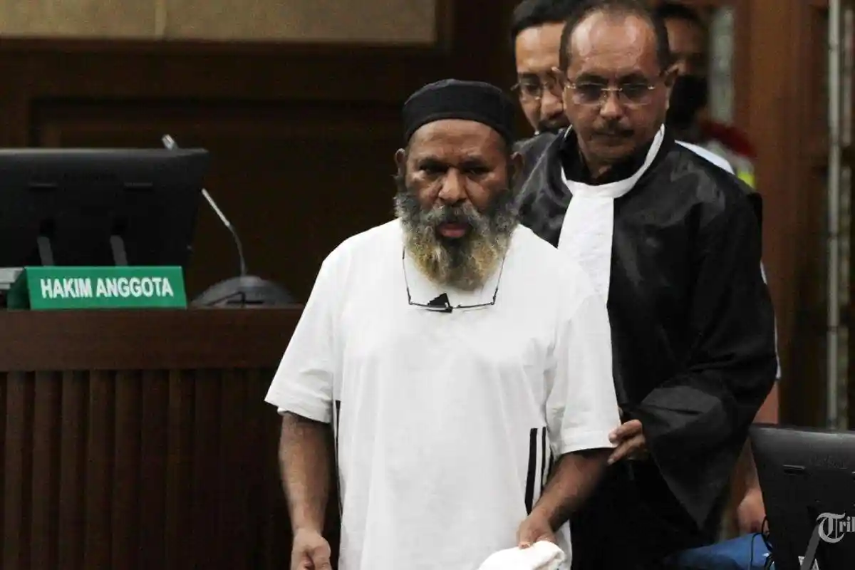 BREAKING NEWS: Mantan Gubernur Papua Lukas Enembe Meninggal Dunia di RS