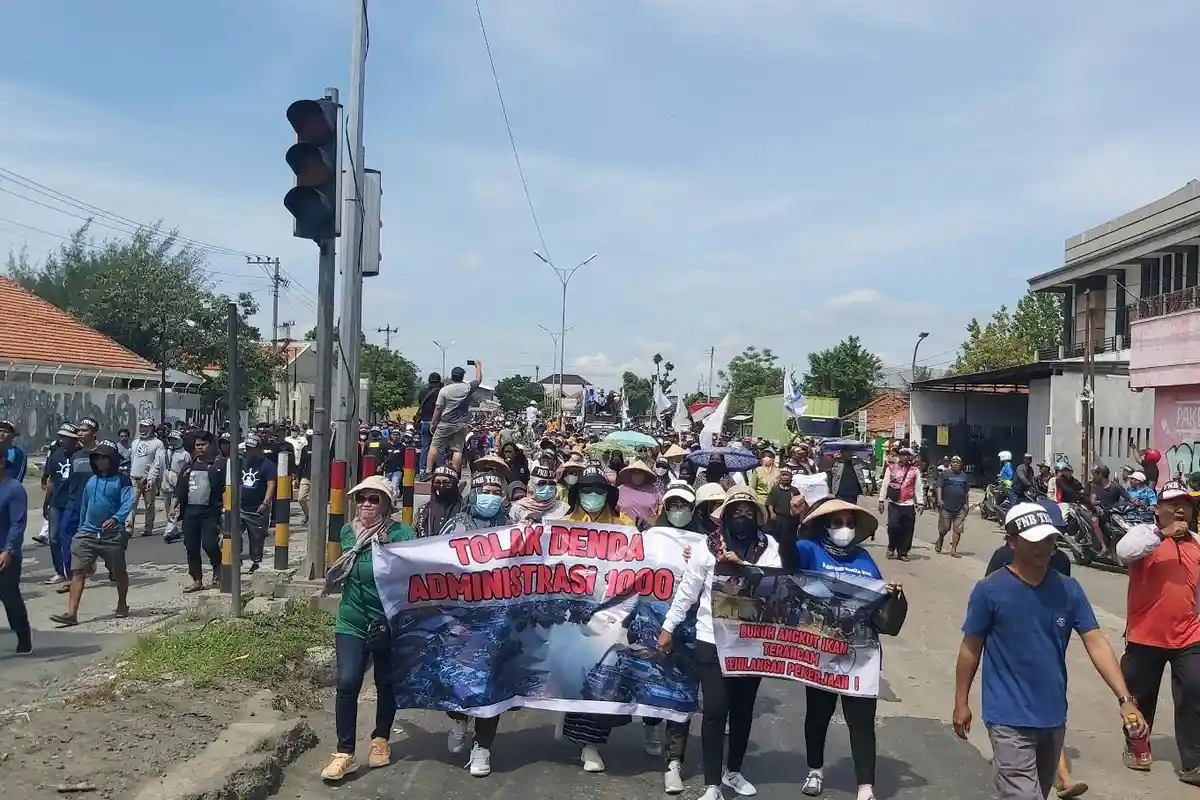 Nelayan Pantura Demo di Tegal, Tolak Pungutan PNBP Kementerian Kelautan dan Perikanan