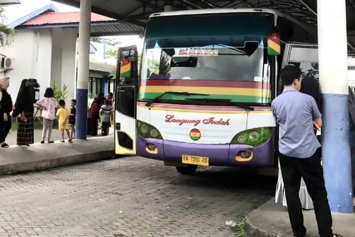 Puncak Arus Balik Lebaran dari Lombok Hari Ini, Terminal Bus Mandalika Dipadati Penumpang