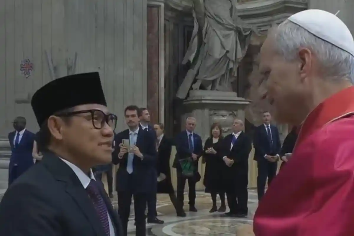 Momen Cak Imin Jabat Tangan dan Berkomunikasi dengan Paus Leo, Saling Lempar Senyum