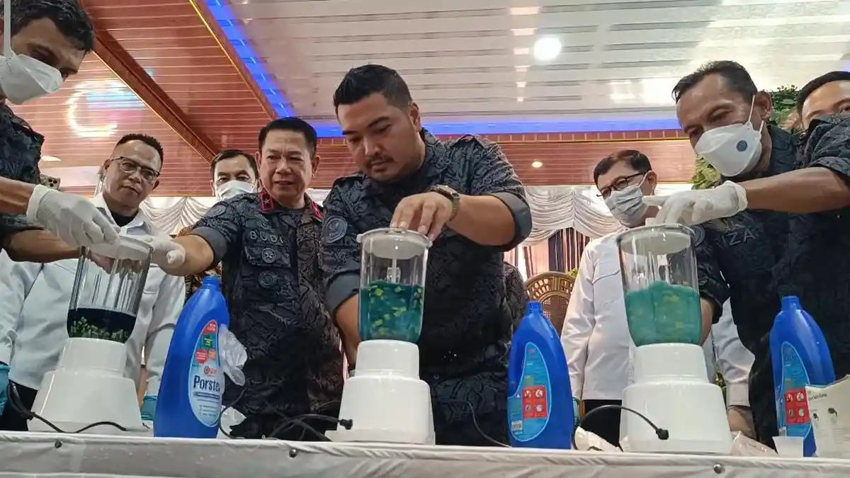 BNNP Lampung Blender 1.320 Butir Pil Ekstasi dan 14,26 Gram Sabu dari 2 Tersangka