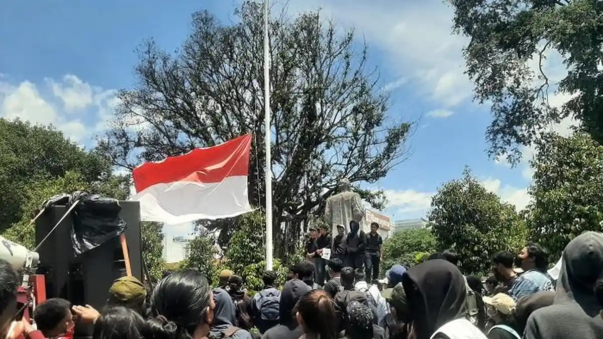 Arti Penting dan Cara Pengibaran Bendera Setengah Tiang, Peringati G30S