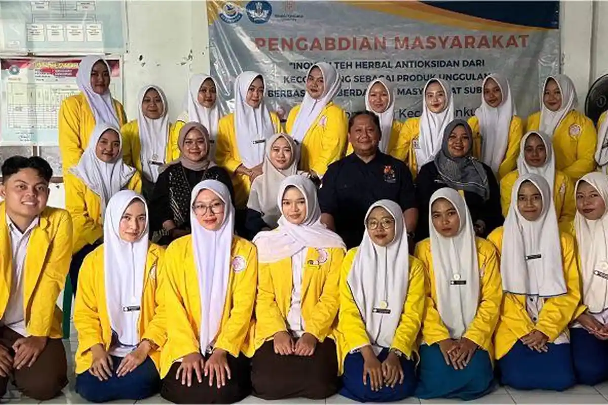 Dosen dan Mahasiswa Bhakti Kencana Berdayakan Warga Subang Melalui Pelatihan Produksi Teh Herbal