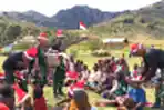 Yonif Mekanis 203/AK Natal Bersama Mayarakat di Distrik Malagayneri