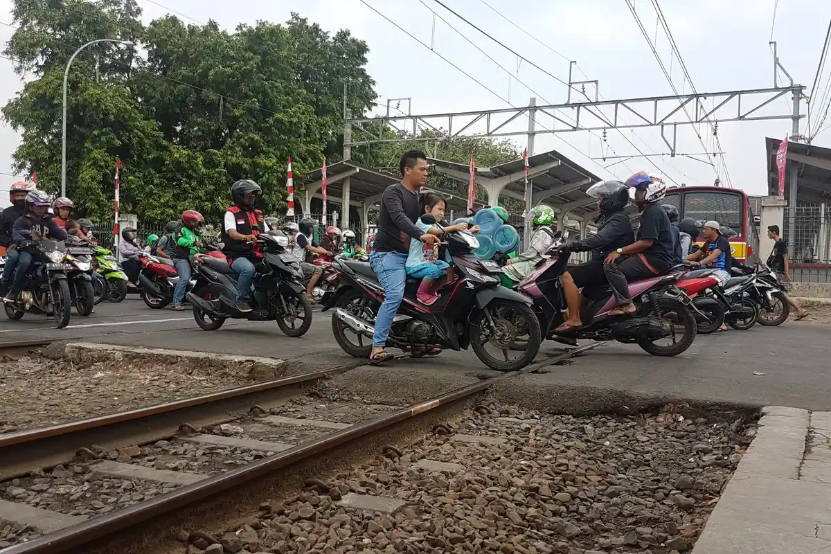 Angka Kecelakaan Meningkat, PT KAI Imbau Masyarakat Taati Aturan di Perlintasan Sebidang