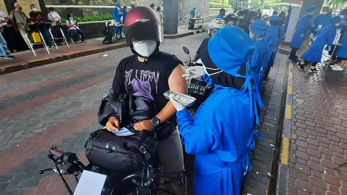 Alumni SMAN 1 Teladan Gelar Vaksinasi Drive Thru, Sasar 2.000 Pelajar DI Yogyakarta