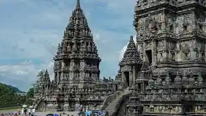 Candi-Prambanan-Park.jpg
