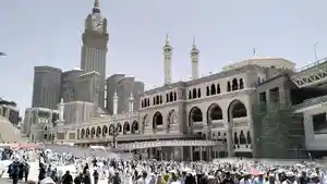 MASJIDIL-HARAM-Suasana-jamaah-haji-menuju-Masjidil-Haram-Musim-Haji-2025.jpg
