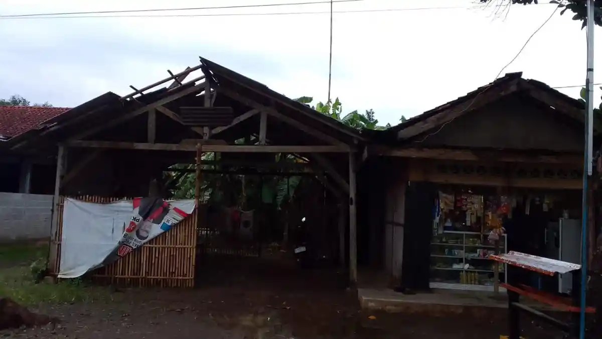 Hujan Deras dan Angin Kencang di Lakbok Ciamis Dua Rumah Warga Rusak
