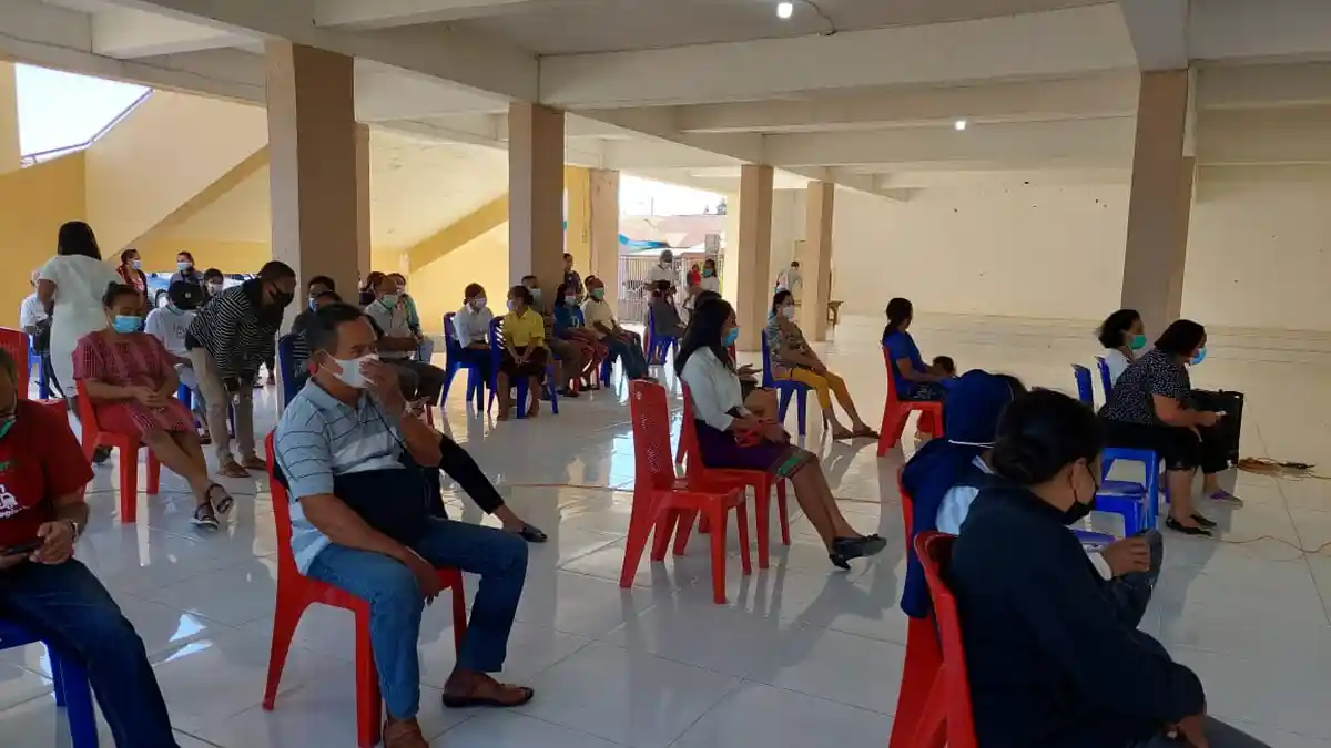 130 Umat Paroki Santo Fransiskus Dari Assisi BTN Kolhua Divaksin