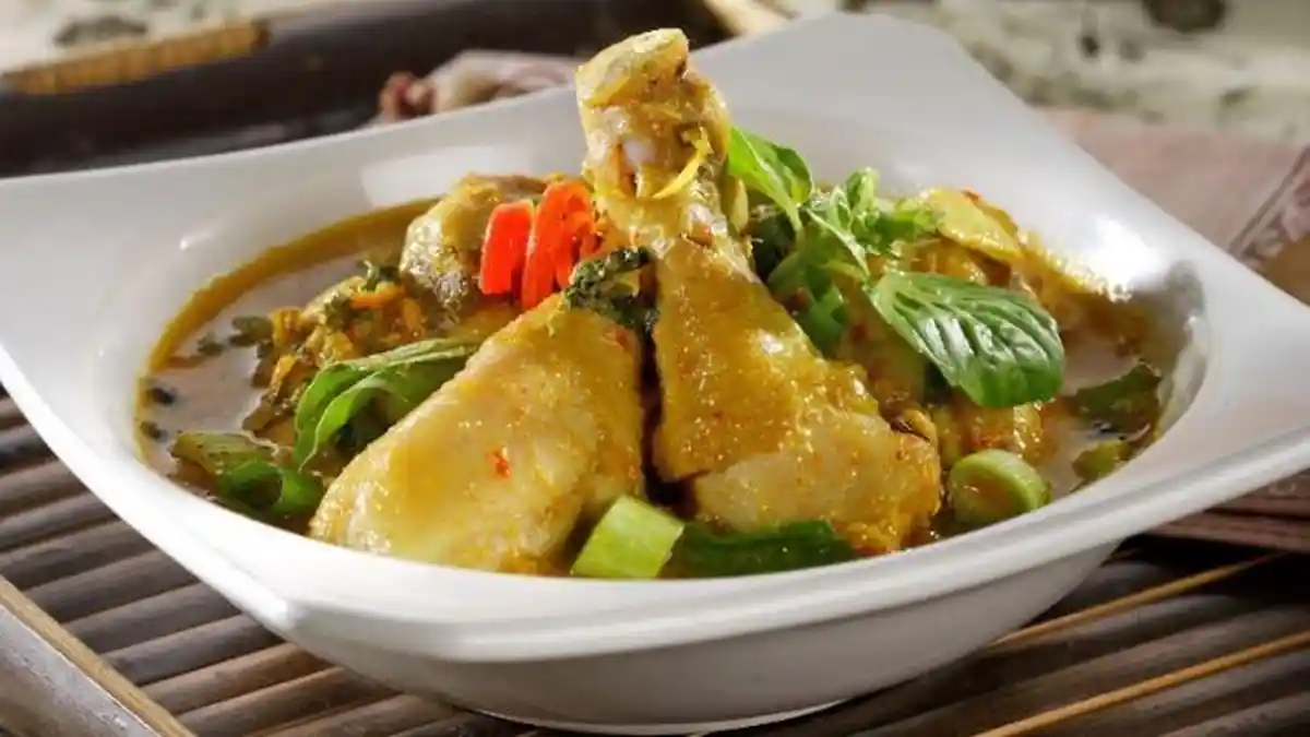 Resep Ayam Woku, Menu Makan Siang Simple dengan Perpaduan Rasa dan Aroma yang Super Enak