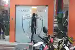OTT-KPK-SUMUT-Diduga-tim-KPK-terlihat-masuk-ke-ruang.jpg
