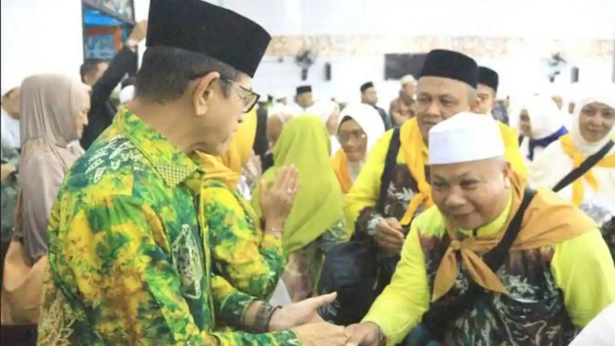 Sekdakab Kotabaru Lepas Rombongan Calon Haji Kotabaru