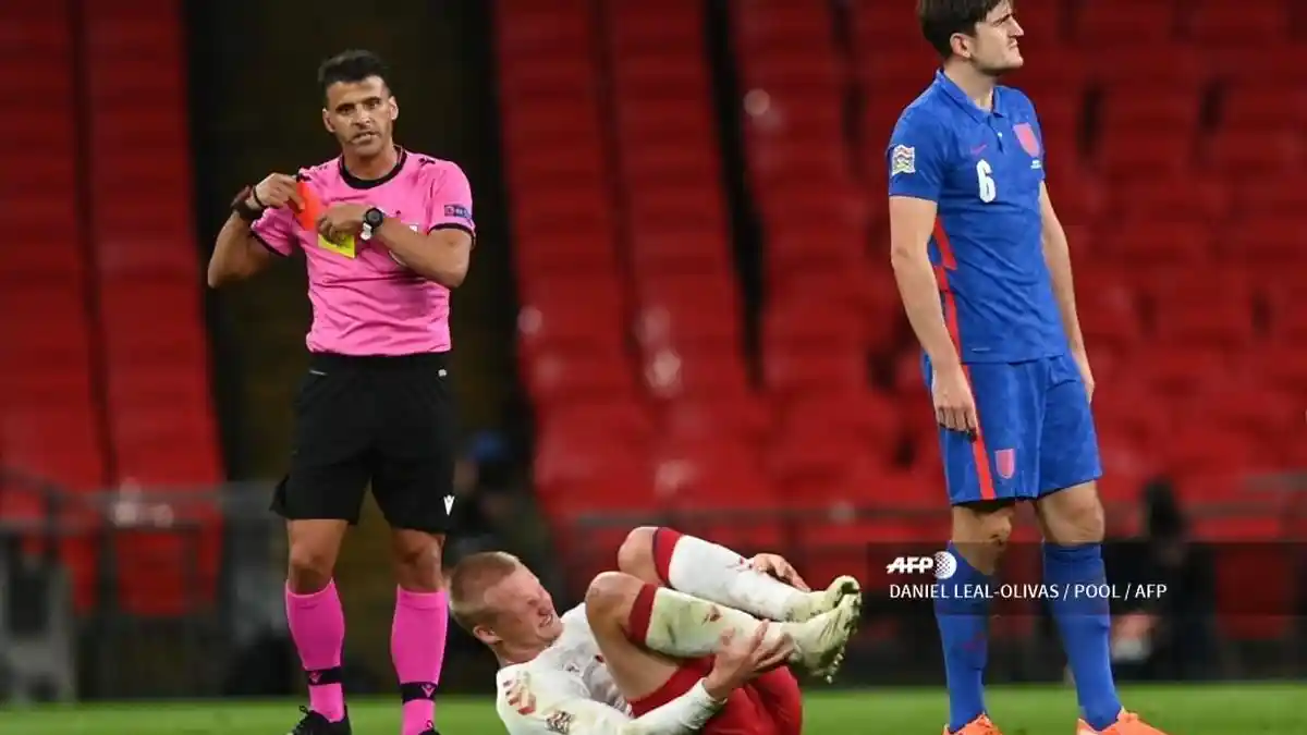 Tekel 2 Pemain hingga Dikartu Merah Dalam Setengah Jam, Inilah Kacaunya Harry Maguire