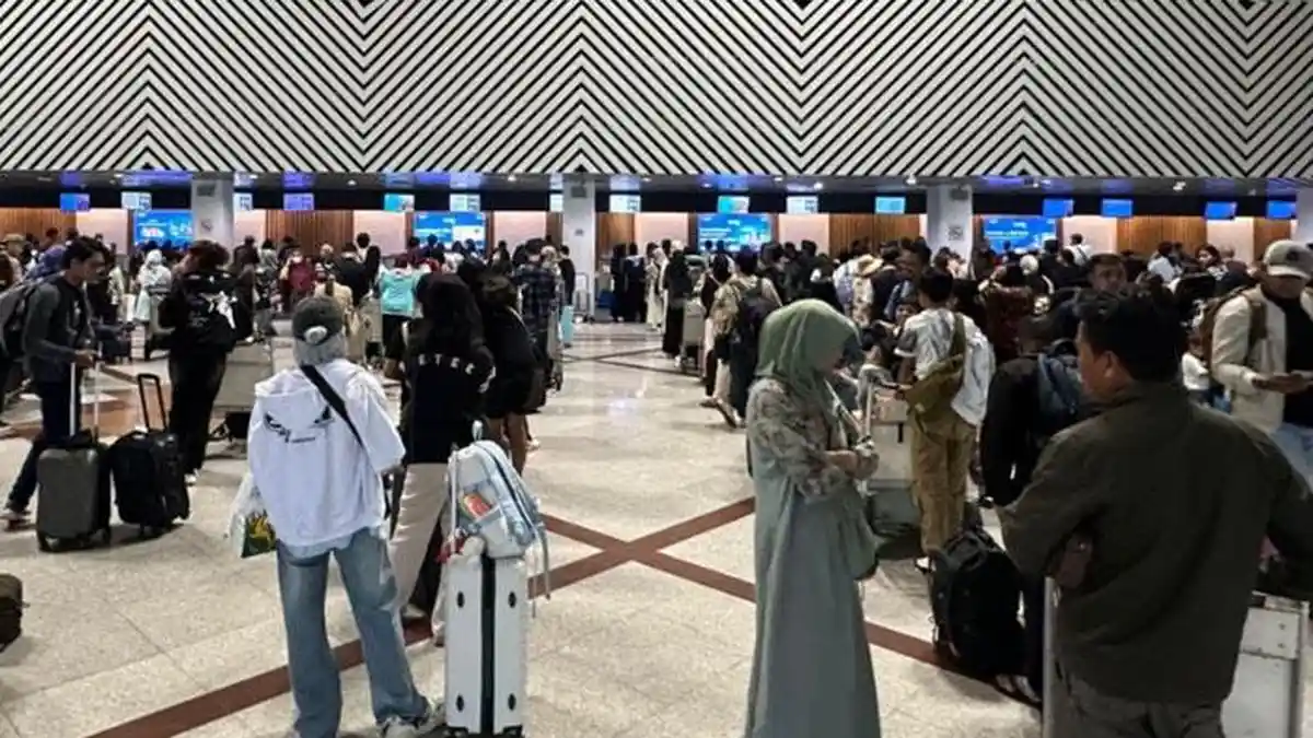 Dampak Erupsi Gunung Anak Krakatau, 16 Penerbangan Bandara Juanda ...